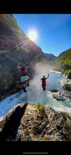 Bihać: Kayak with Una Pirates on the Una River - Guides who keep the mood relaxed