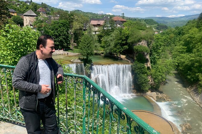Bosnian Kingdom Capitals: Travnik & Jajce Tour from Sarajevo - Šarena Džamija shows Ottoman design in color