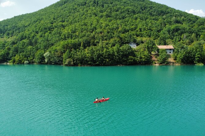 Kayaking on Jablanica Lake - Key points to know before you paddle