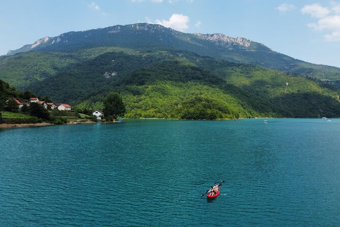 Kayaking on Jablanica Lake - Setting out from Donje Paprasko