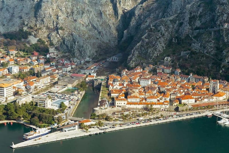 Montenegro & Bosnia combo day trip - Crossing into Montenegro and reaching the bay