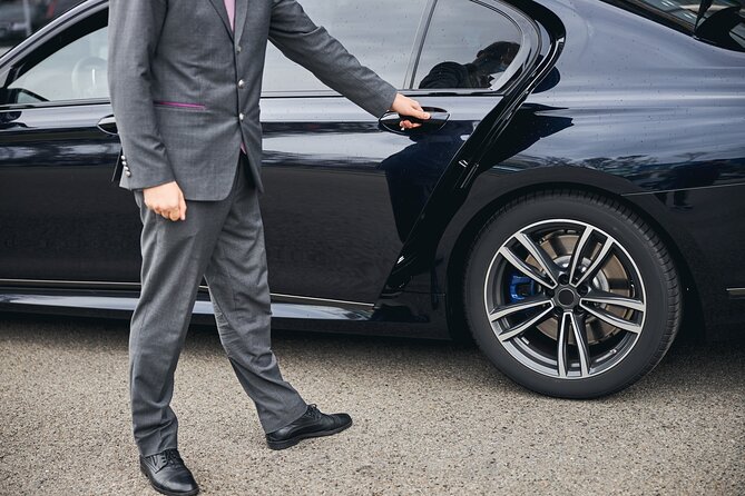 One-way Private Airport Transfer to Sarajevo - A private car for the first 20 minutes in Sarajevo