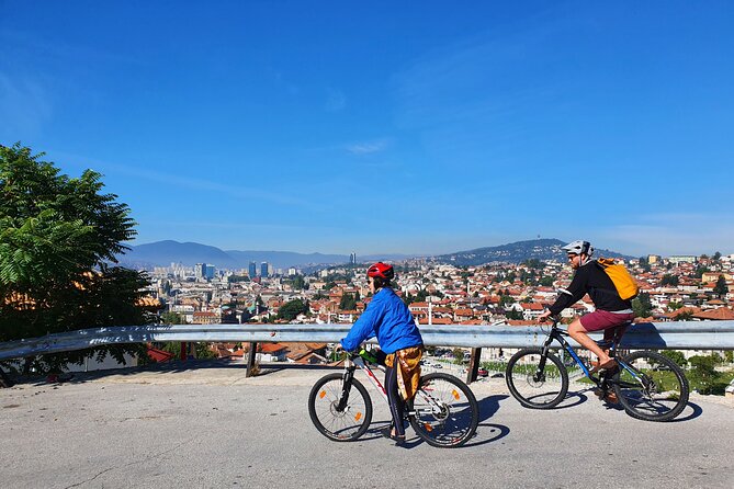 Sarajevo City SIghtseeing / War Bike Tour - Starting with Sebilj and the craft lanes