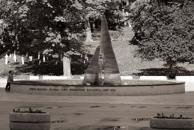 SARAJEVO CONCEPTUAL ART TOUR (galleries, art and arhitecture) - Veliki Park and a memorial to Srebrenica