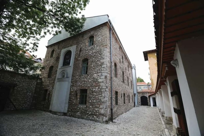 Sarajevo: Discover Sarajevo Walking Tour with Local Guide - Stories of Muslims and Jews protecting one another