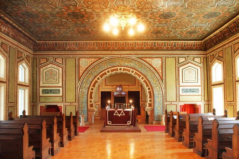 Sarajevo: Eat, Pray, Love Tour - Local Life Experience - Jewish Museum, Sacred Heart Cathedral and the Orthodox cathedral