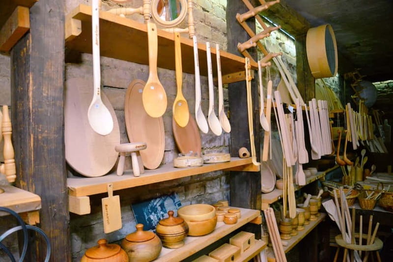 Sarajevo: Food And Crafts tour - Baščaršija, carpet sellers, and a modern design shop