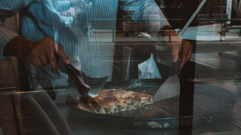 🍽️ Sarajevo Food Tour: Eat where the locals eat - A photo stop with wartime memory