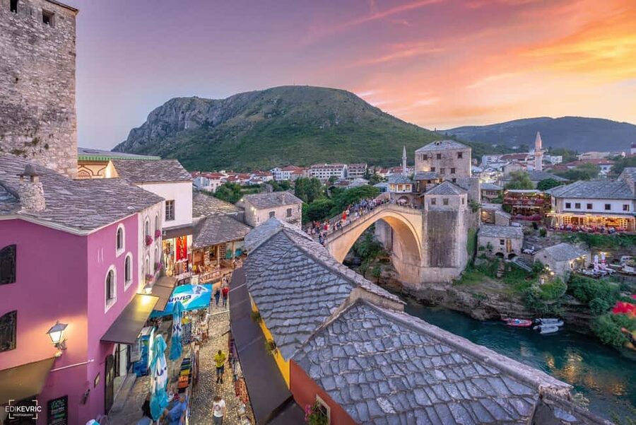Split/Trogir: Mostar and Medjugorje Tour with Wine Tasting - Entering Mostar through the old bazaar