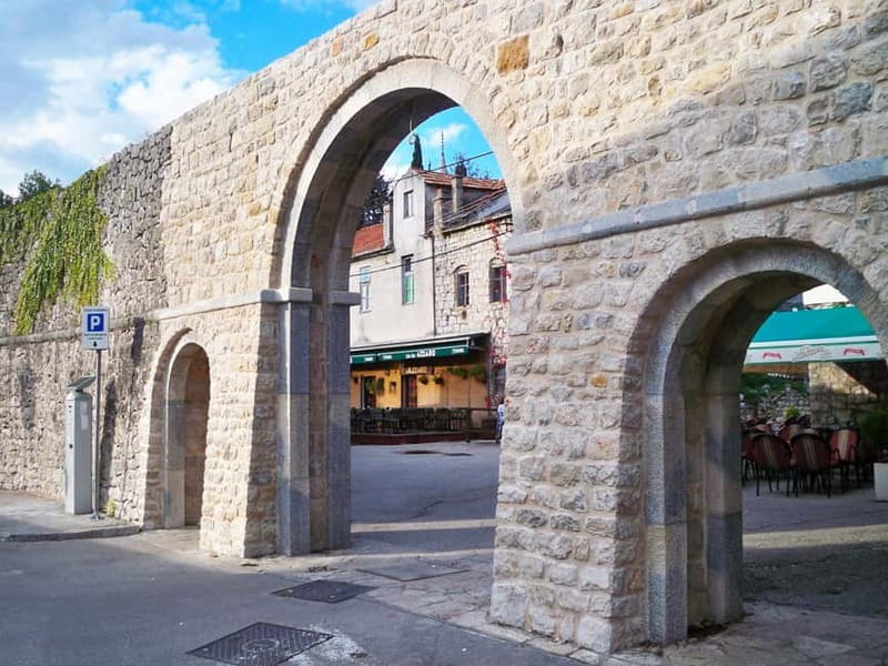Trebinje Tour with Luxury Transportation and Wine Tasting - Riding across the border in a new Mercedes